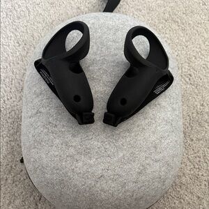 Meta Quest Hard Shell Travel Case with Insignia Rubber Sleeves